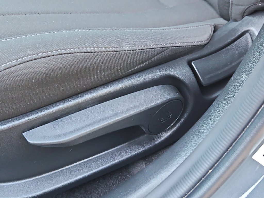 Used 2025 Hyundai Elantra SEL FWD image 11