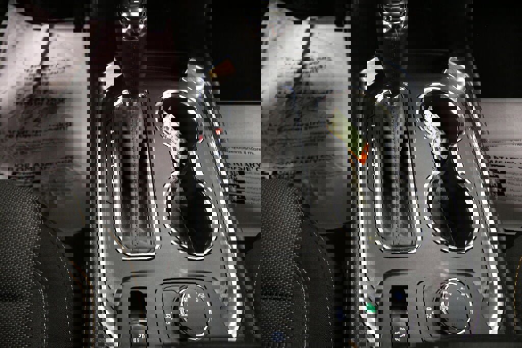 Used 2020 Chevrolet Traverse LT image 16