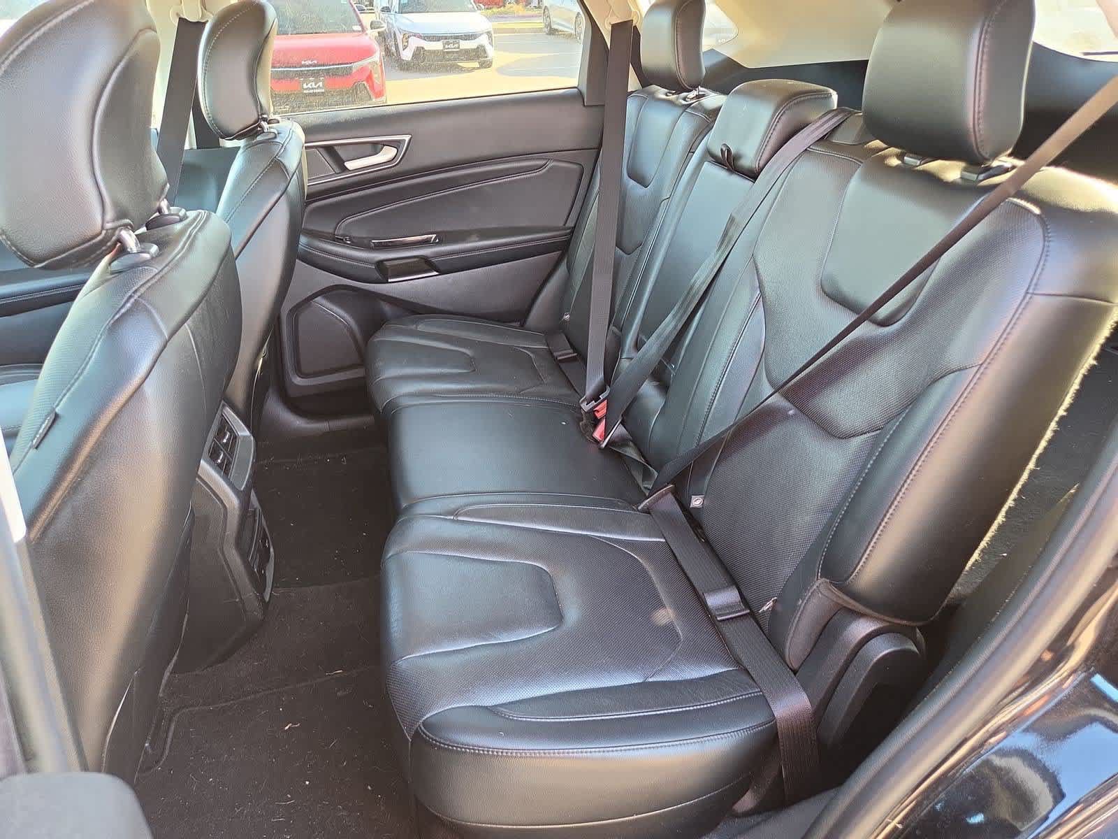 Used 2019 Ford Edge Titanium w/ Equipment Group 301A AWD/4WD image 19
