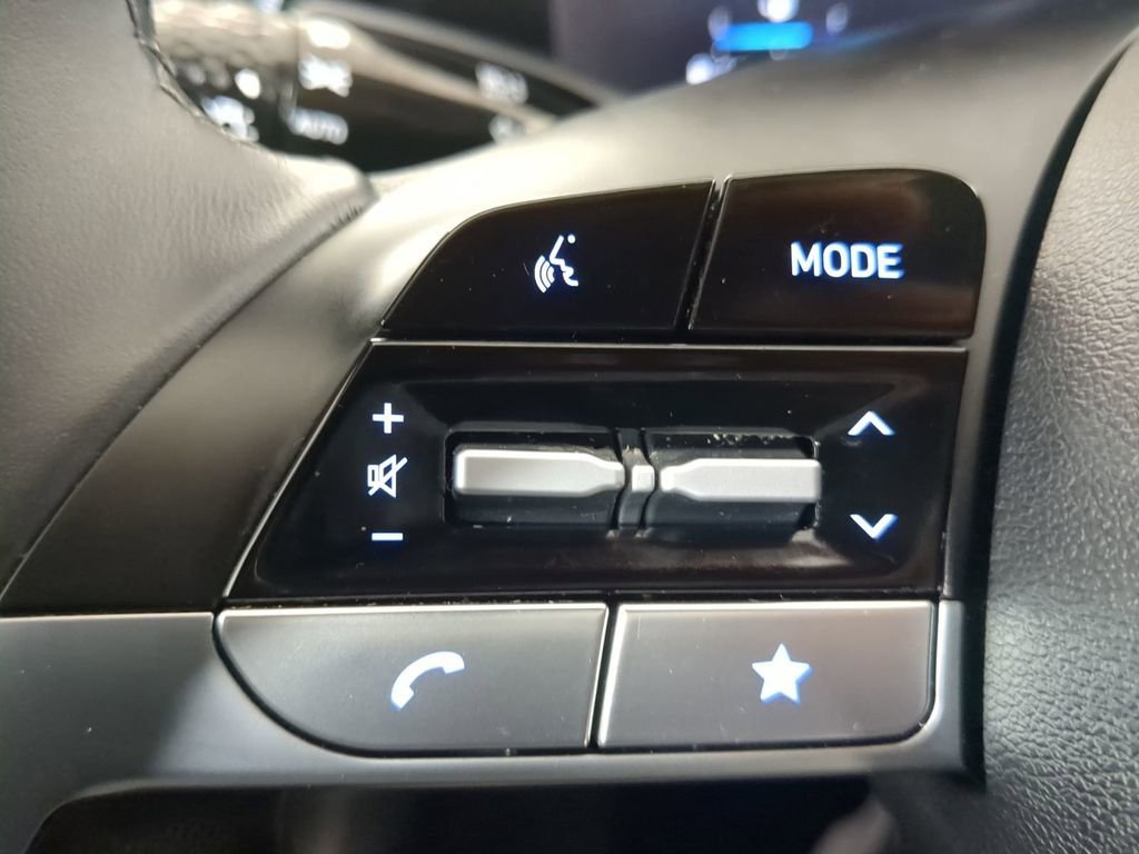 Certified 2024 Hyundai Elantra Limited image 31