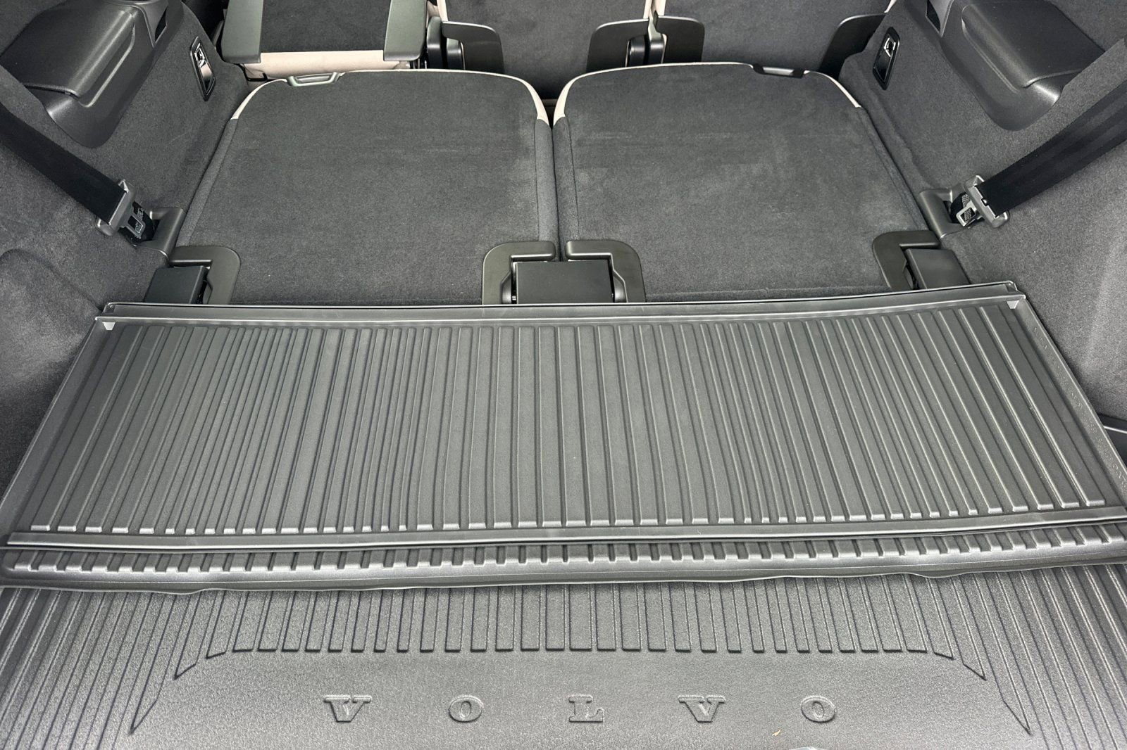 New 2026 Volvo XC90 T8 Plus w/ Protection Package Premier image 15