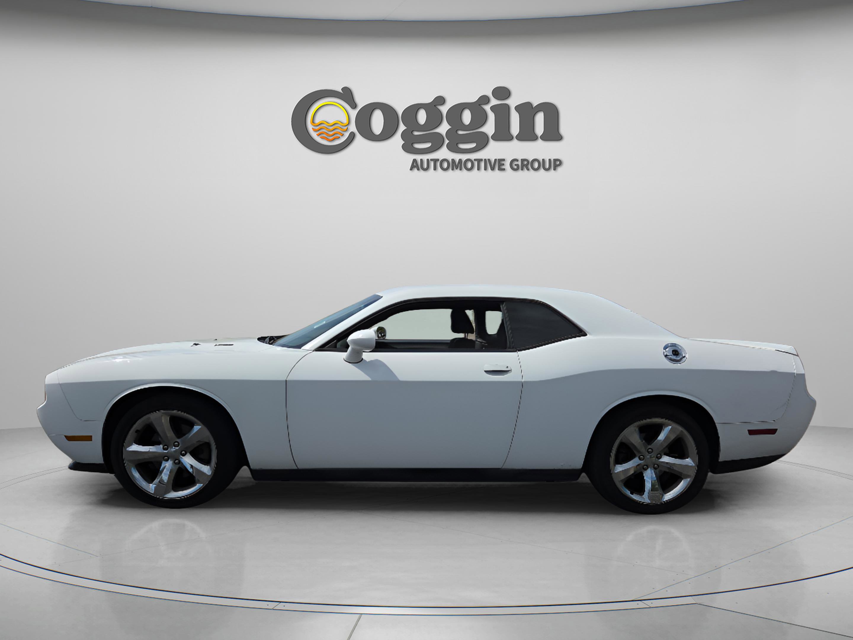 Used 2013 Dodge Challenger R/T image 2