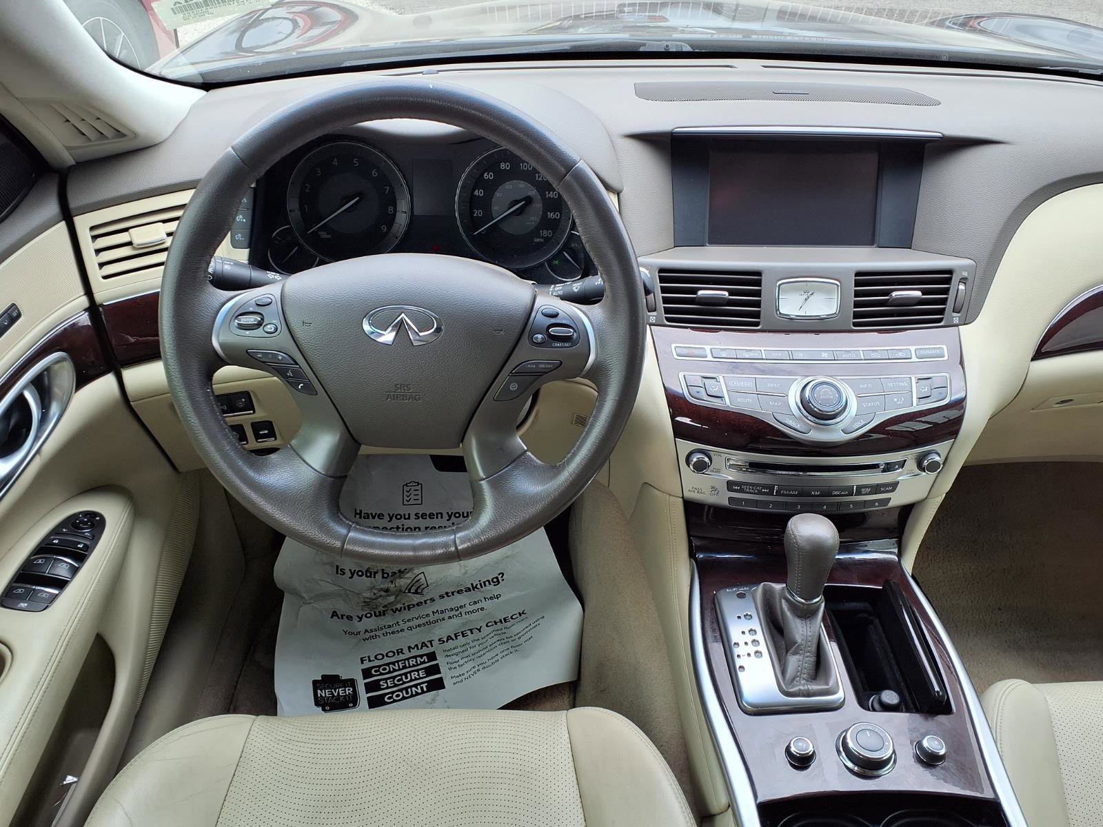 Used 2016 INFINITI Q70 L 3.7 w/ Technology Package image 14