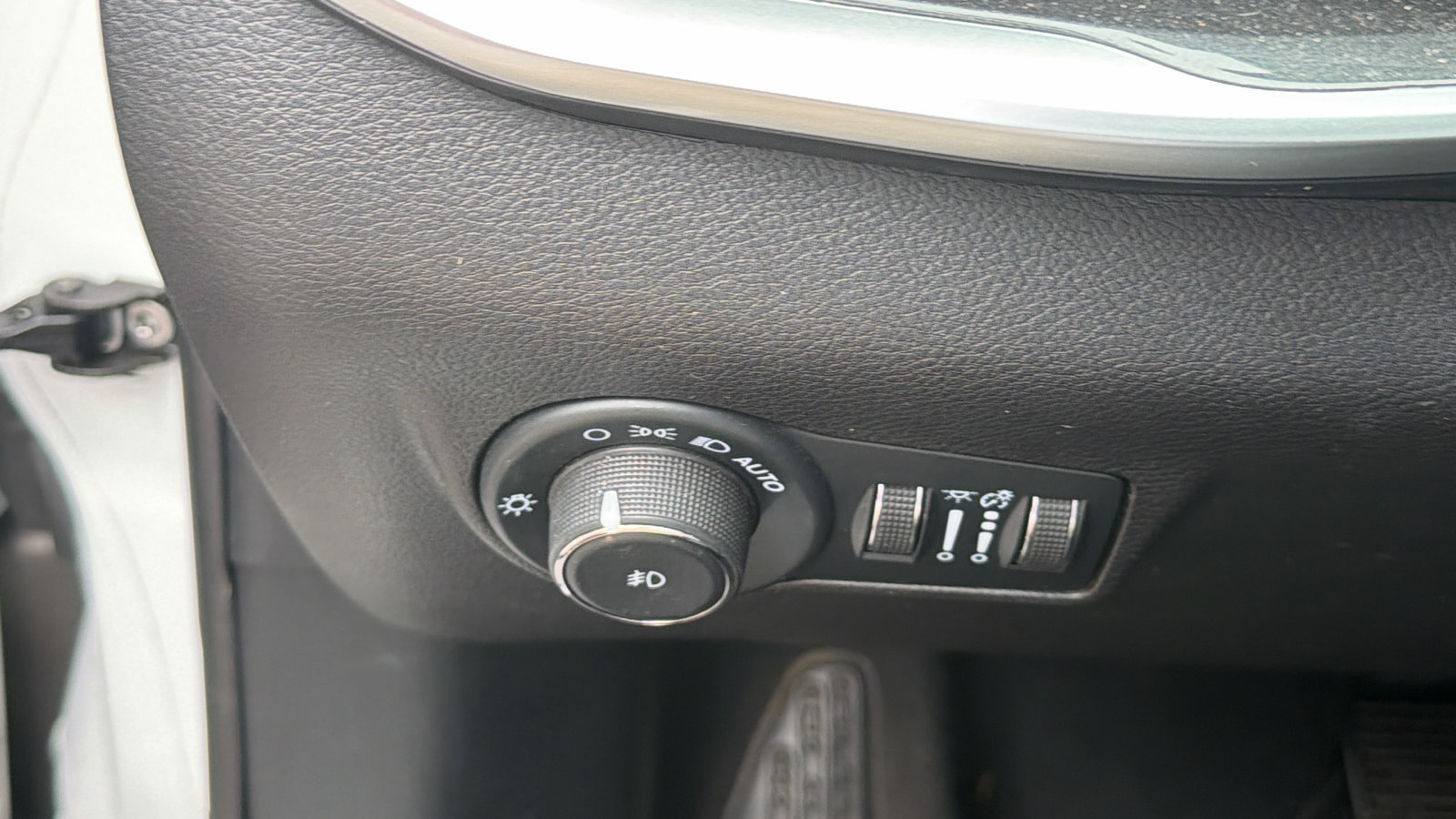 Used 2024 Jeep Compass Latitude AWD/4WD image 25