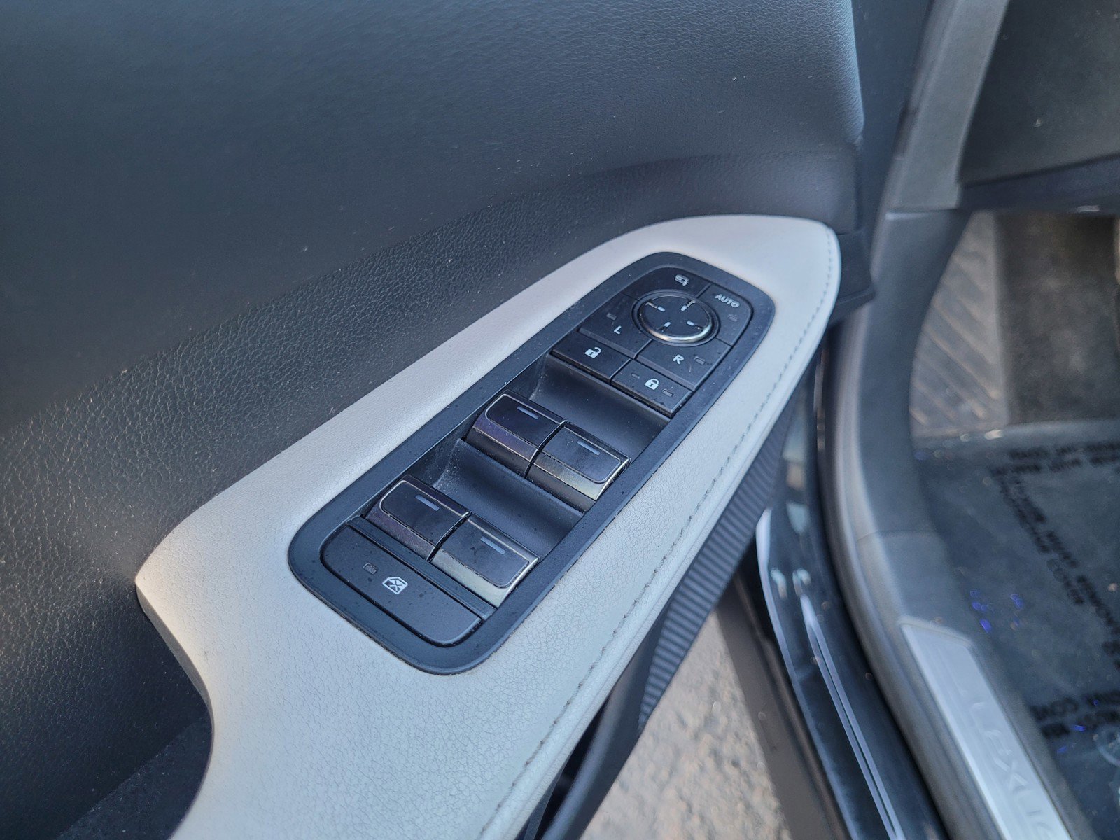 Used 2023 Lexus RX 350 w/ Accessory Package (Z1) image 26