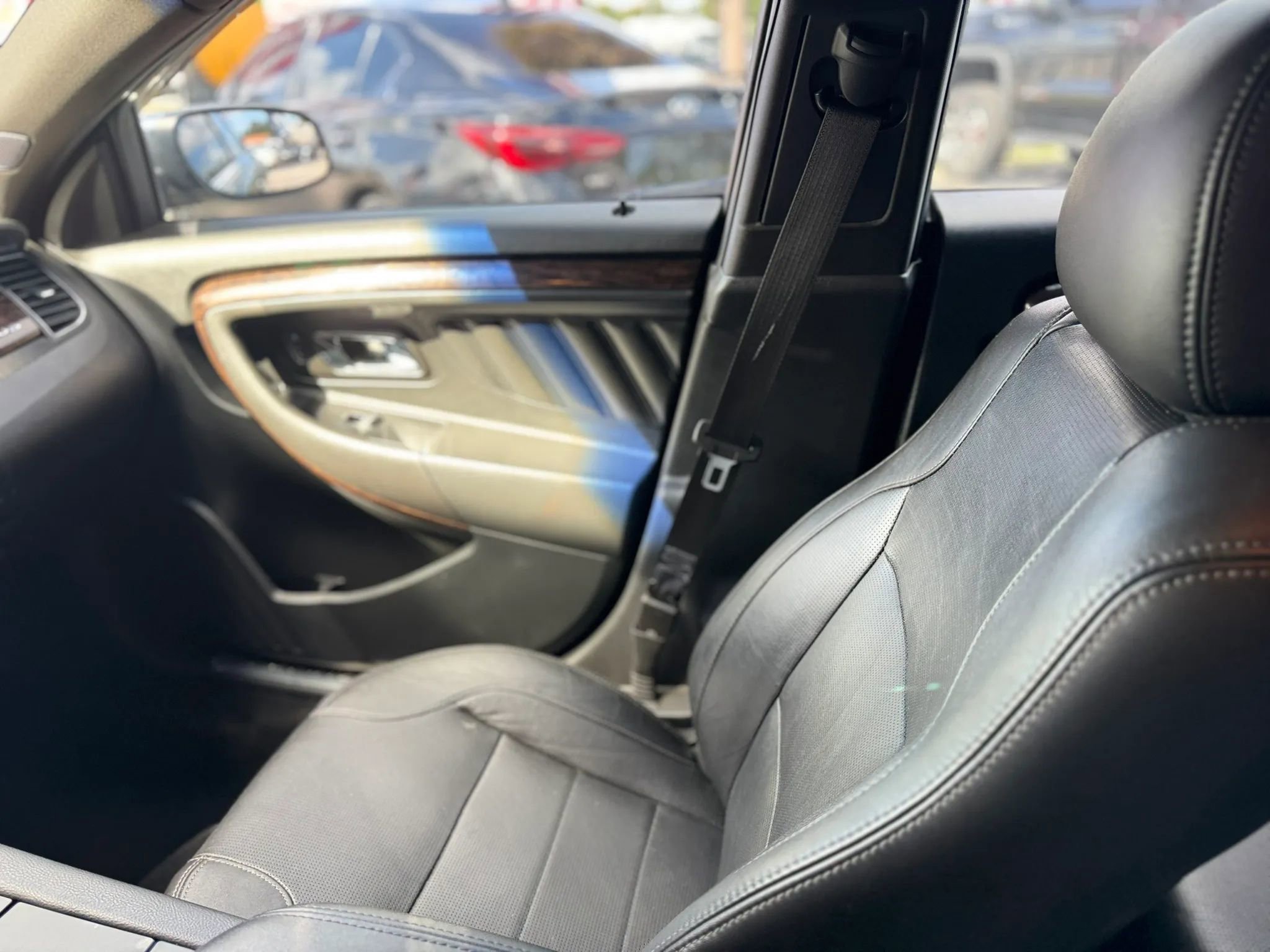 Used 2015 Ford Taurus Limited FWD image 21