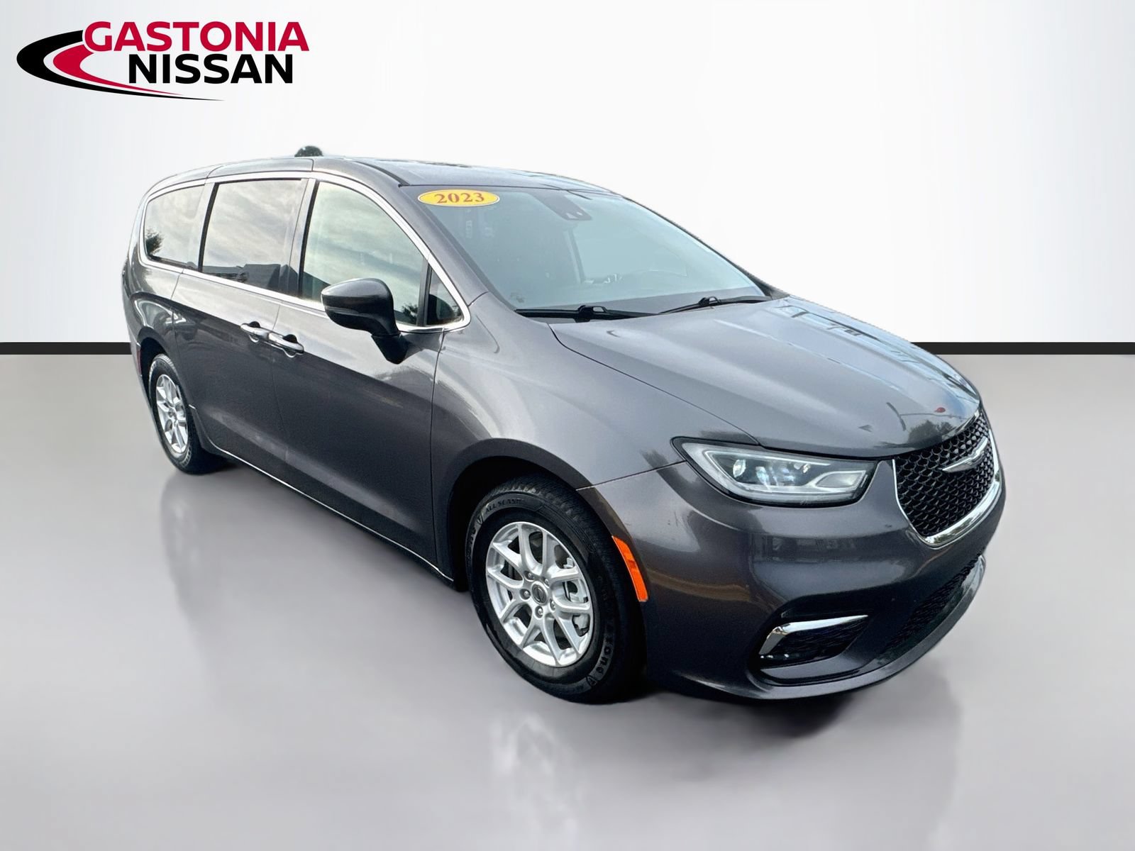 Used 2023 Chrysler Pacifica Touring-L FWD image 9