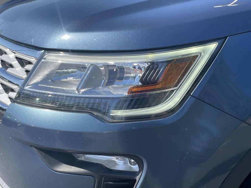 Used 2018 Ford Explorer XLT w/ Equipment Group 202A image 6
