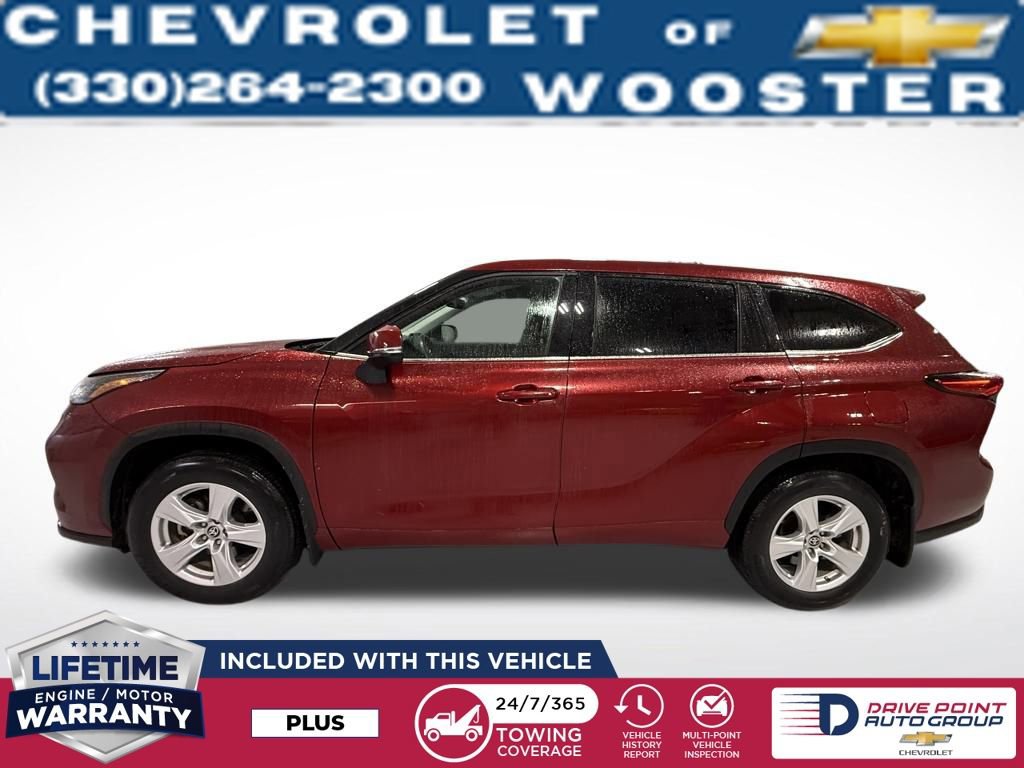 Used 2022 Toyota Highlander LE image 3