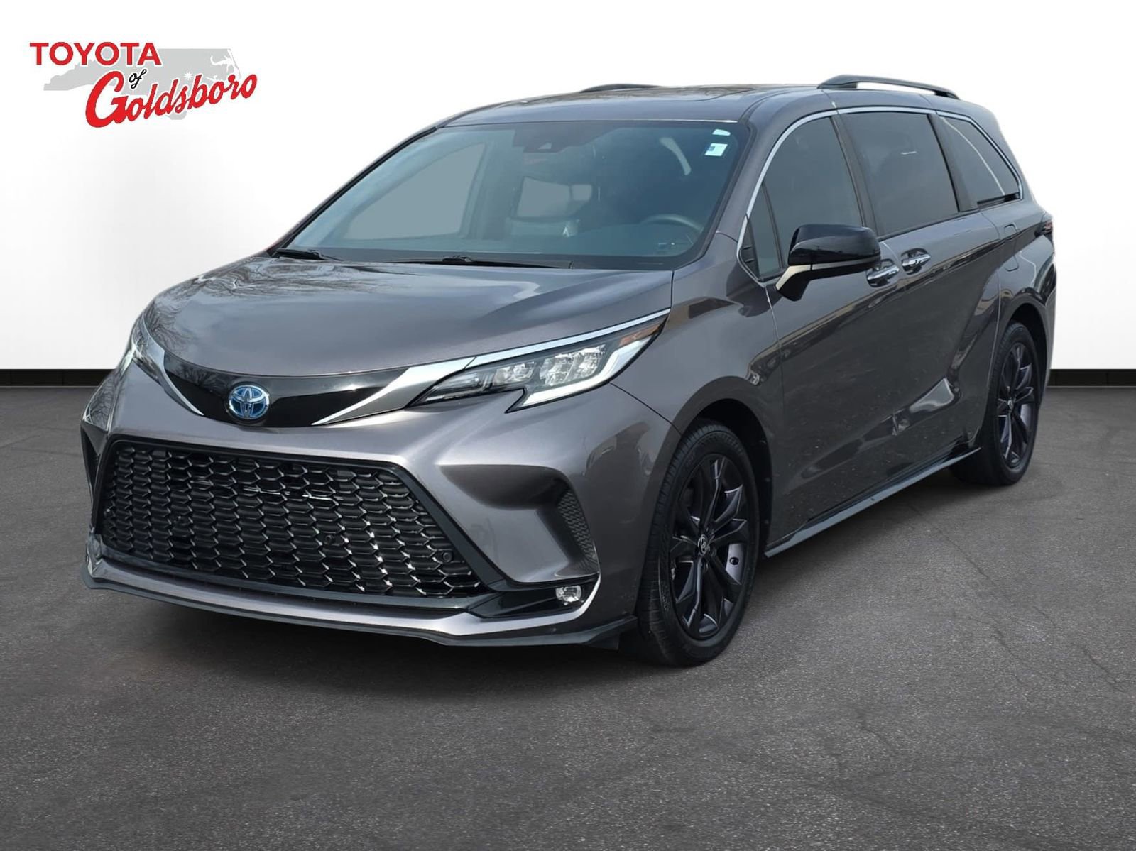 Used 2022 Toyota Sienna XSE image 1
