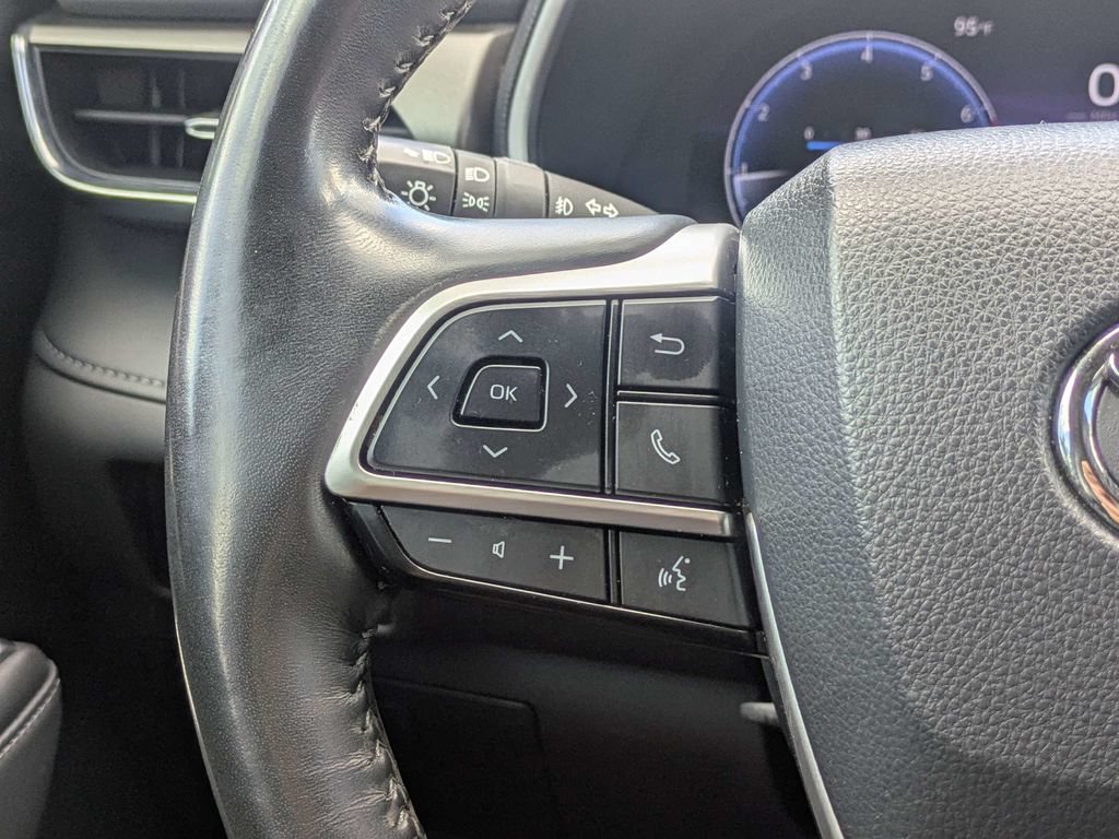 Used 2023 Toyota Highlander Limited FWD image 26
