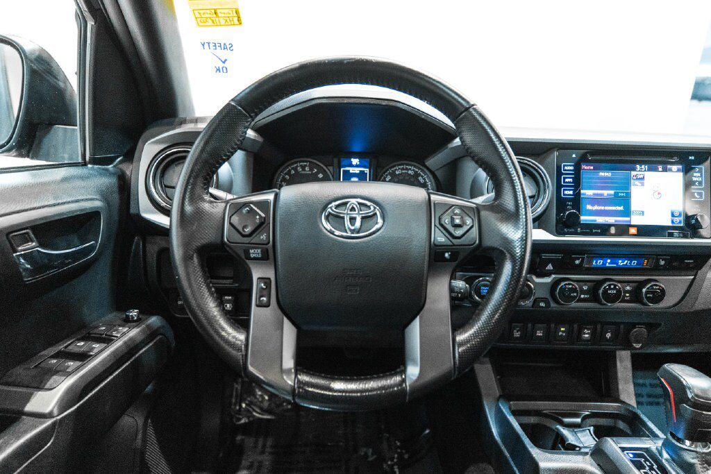 Used 2017 Toyota Tacoma TRD Off-Road AWD/4WD image 15
