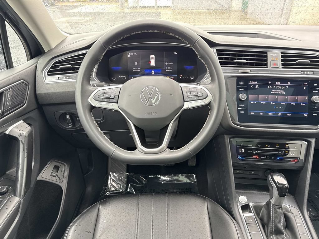 Used 2024 Volkswagen Tiguan SE w/ Panoramic Sunroof Package AWD/4WD image 13