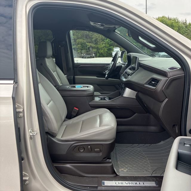 Used 2023 Chevrolet Suburban LT w/ Luxury Package AWD/4WD image 6