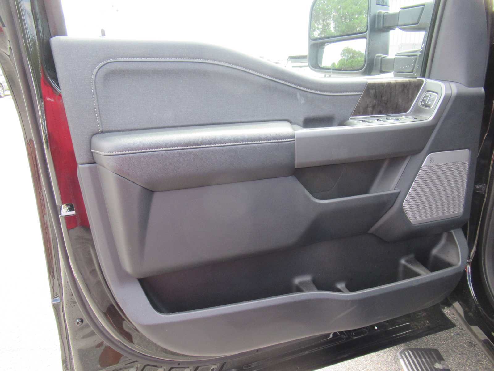 Used 2026 Ford F250 Lariat w/ Tremor Off-Road Package AWD/4WD image 17