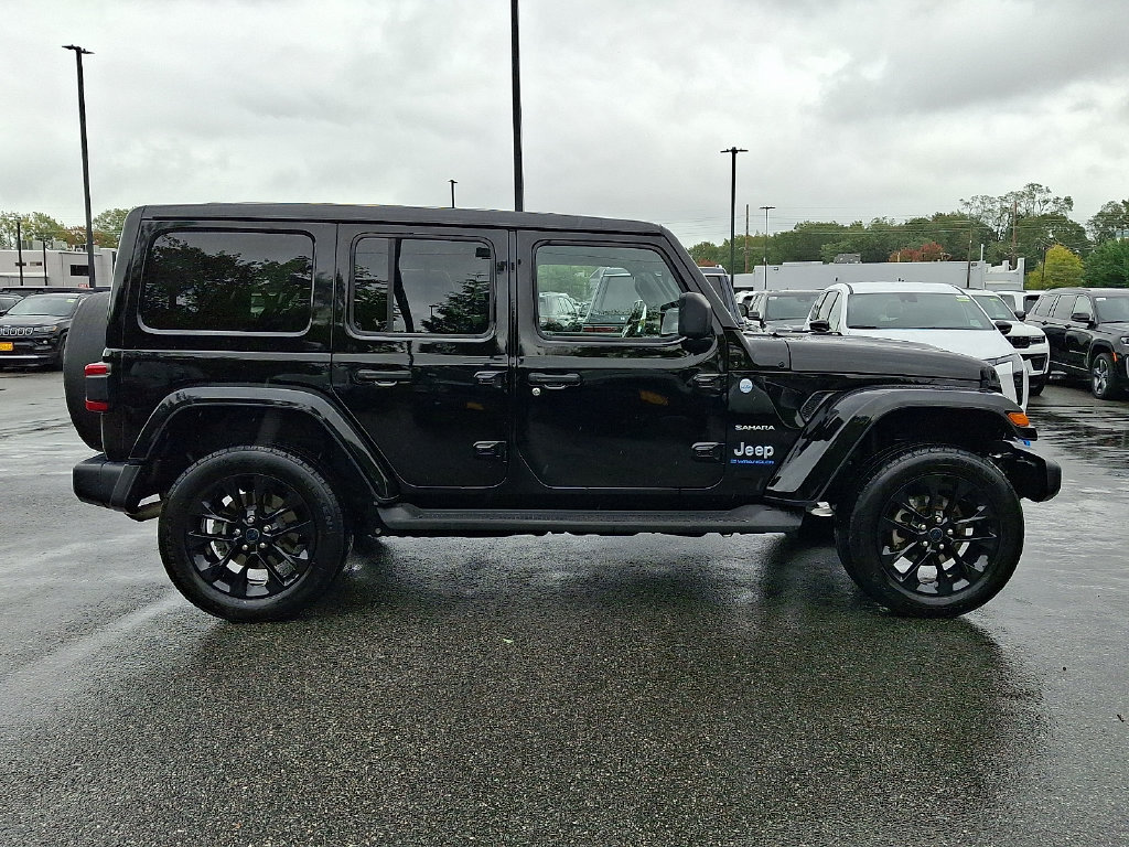 Certified 2024 Jeep Wrangler Unlimited Sahara w/ Technology Group AWD/4WD image 7