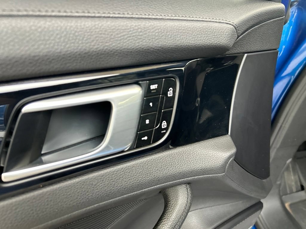 Used 2019 Porsche Panamera 4 AWD/4WD image 38