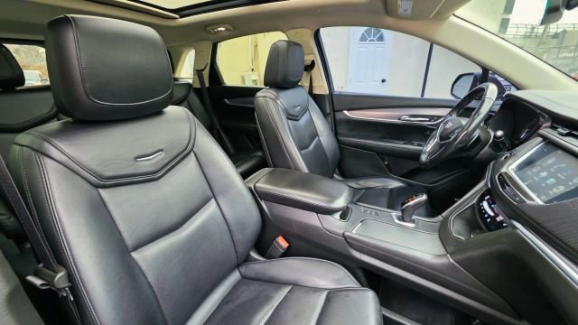 Used 2017 Cadillac XT5 Luxury w/ Driver Awareness Package AWD/4WD image 40