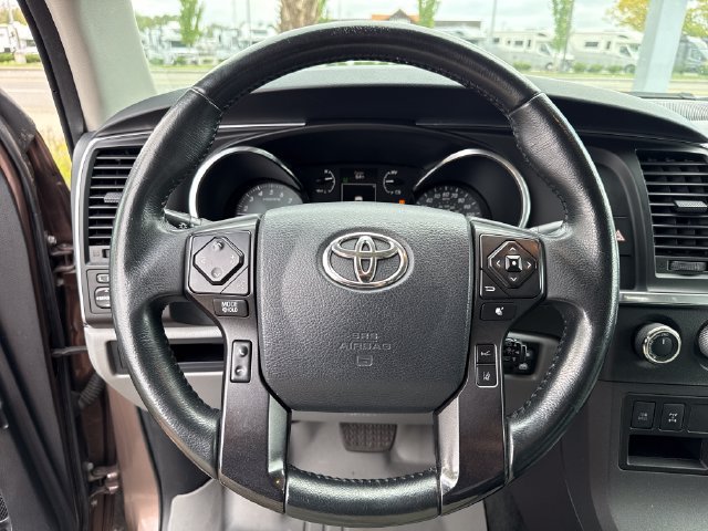 Used 2018 Toyota Sequoia SR5 w/ Carpet Mat Package AWD/4WD image 21