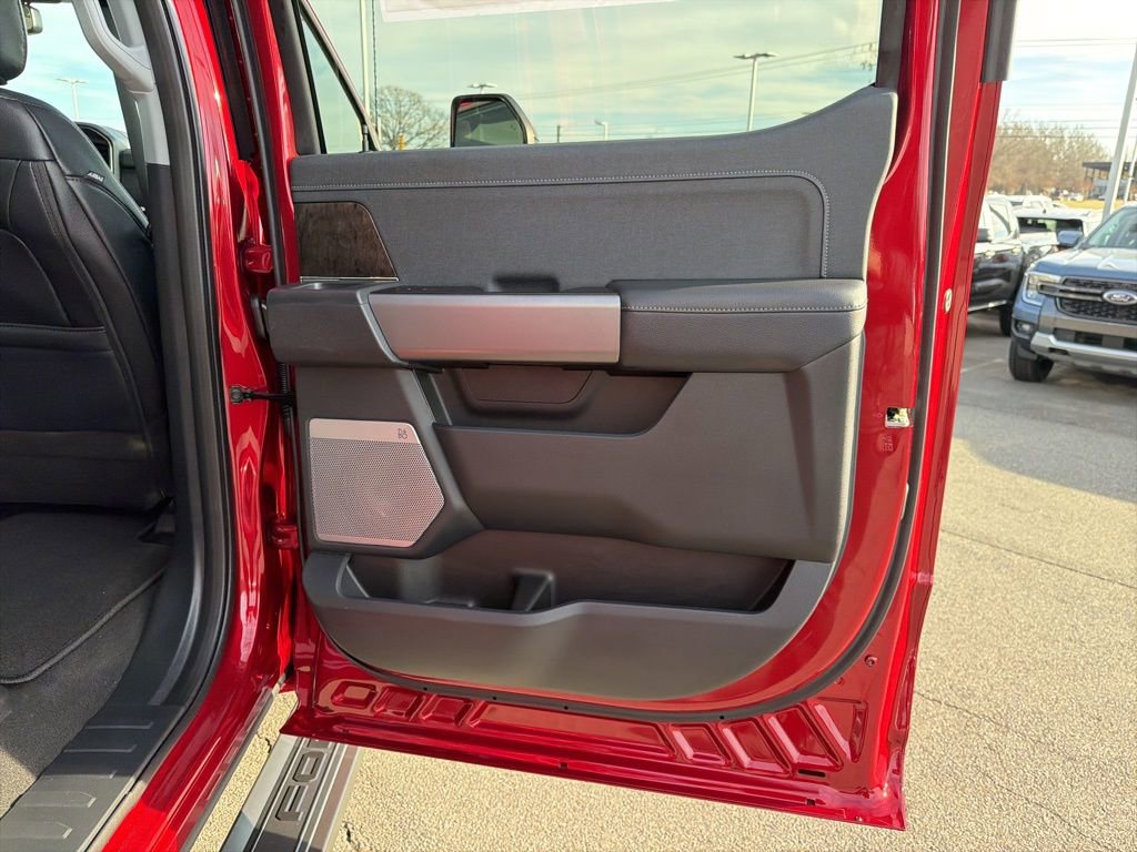 New 2026 Ford F250 Lariat w/ Black Appearance Package image 19
