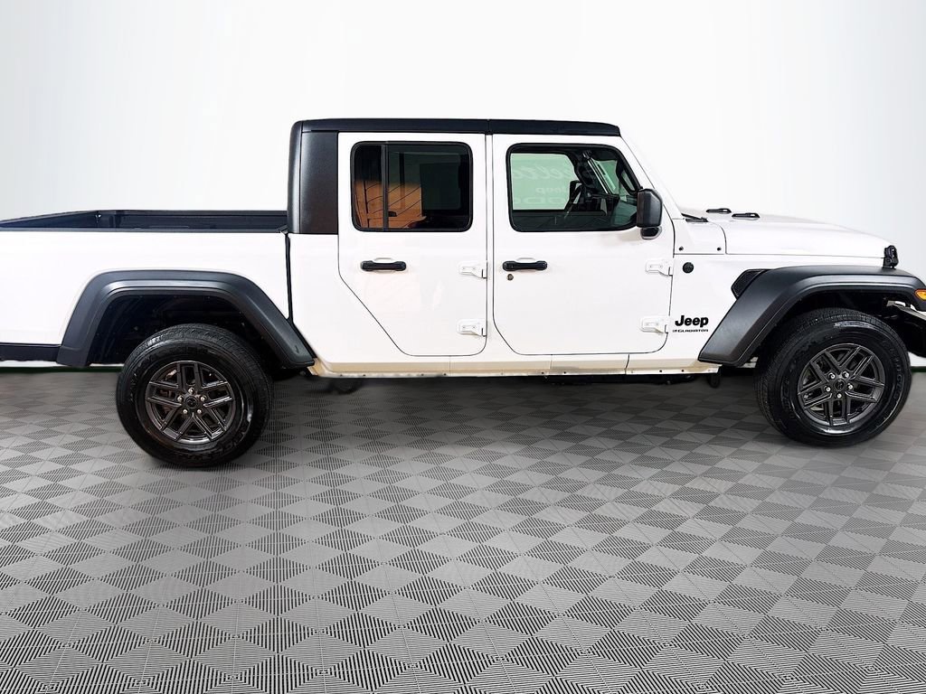 Used 2025 Jeep Gladiator Sport image 8
