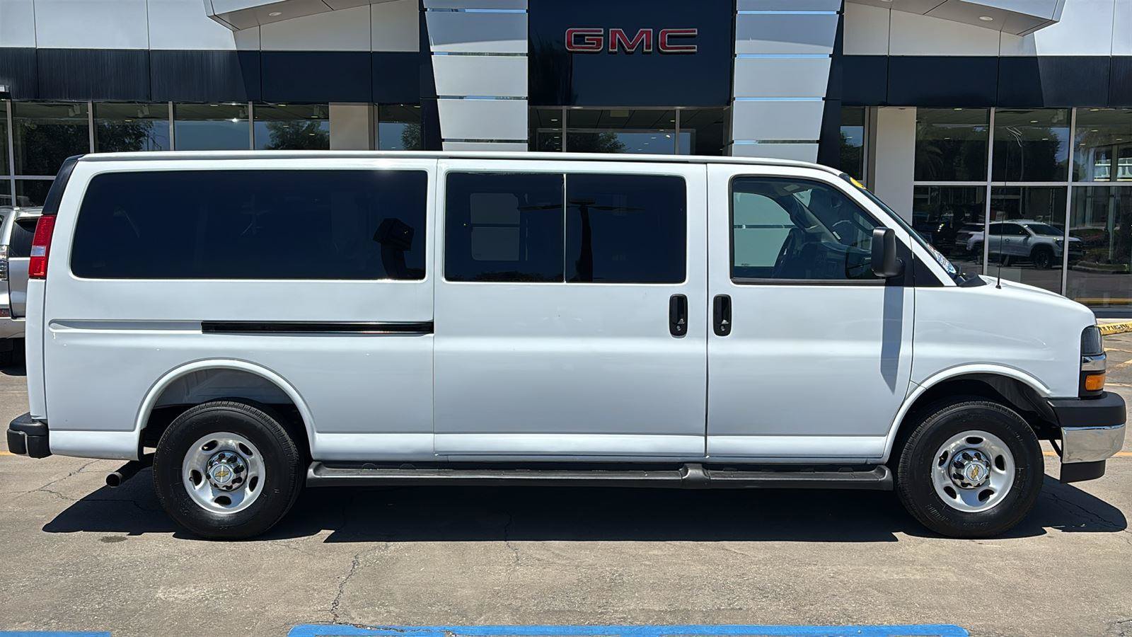 Certified 2025 Chevrolet Express 3500 LT w/ LT Preferred Equipment Group RWD image 8