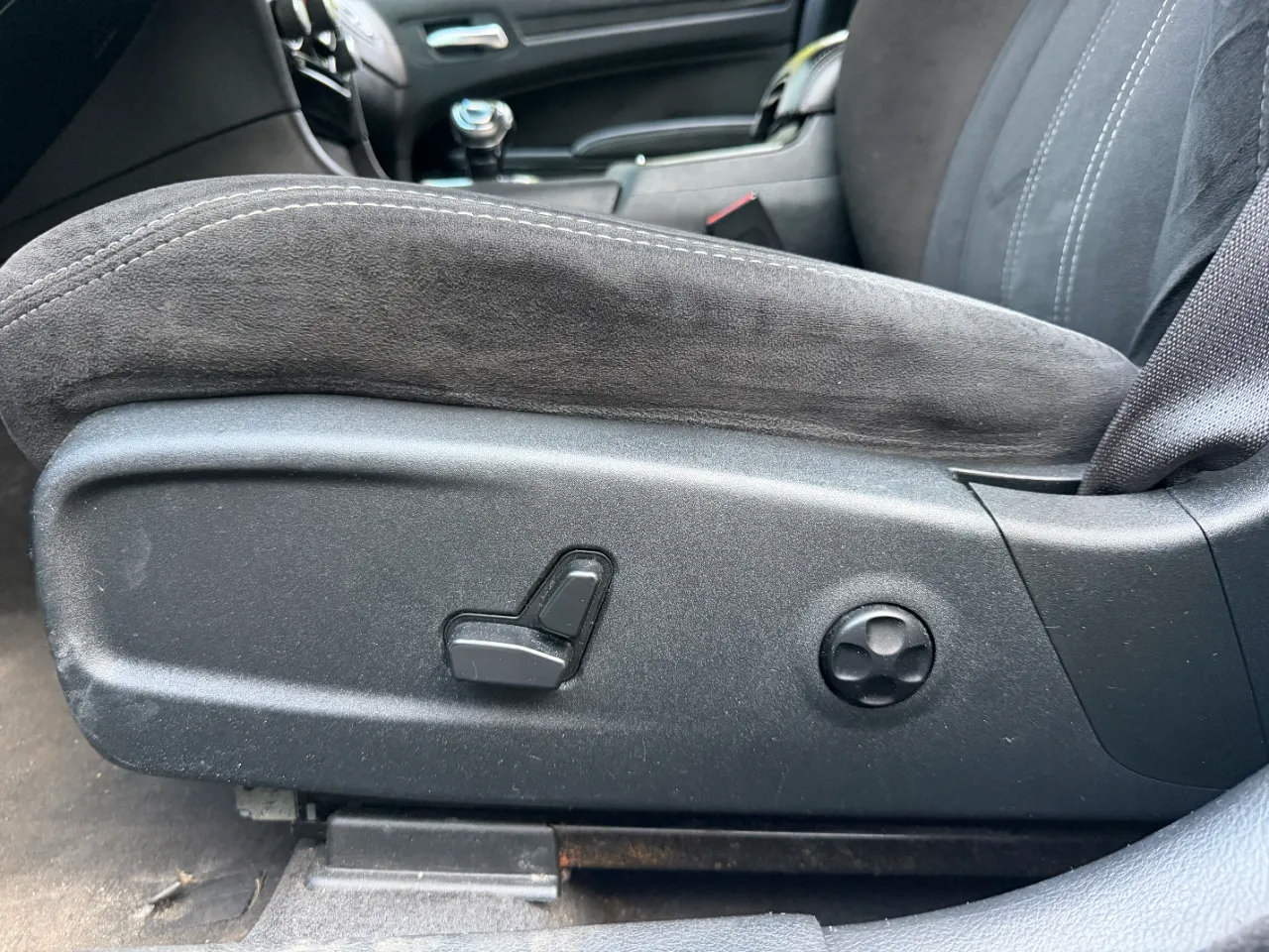 Used 2012 Chrysler 300 S RWD image 29
