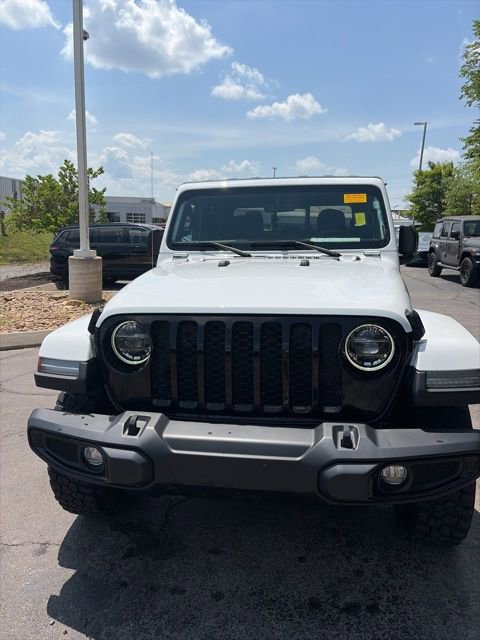 Used 2022 Jeep Gladiator Willys AWD/4WD image 2