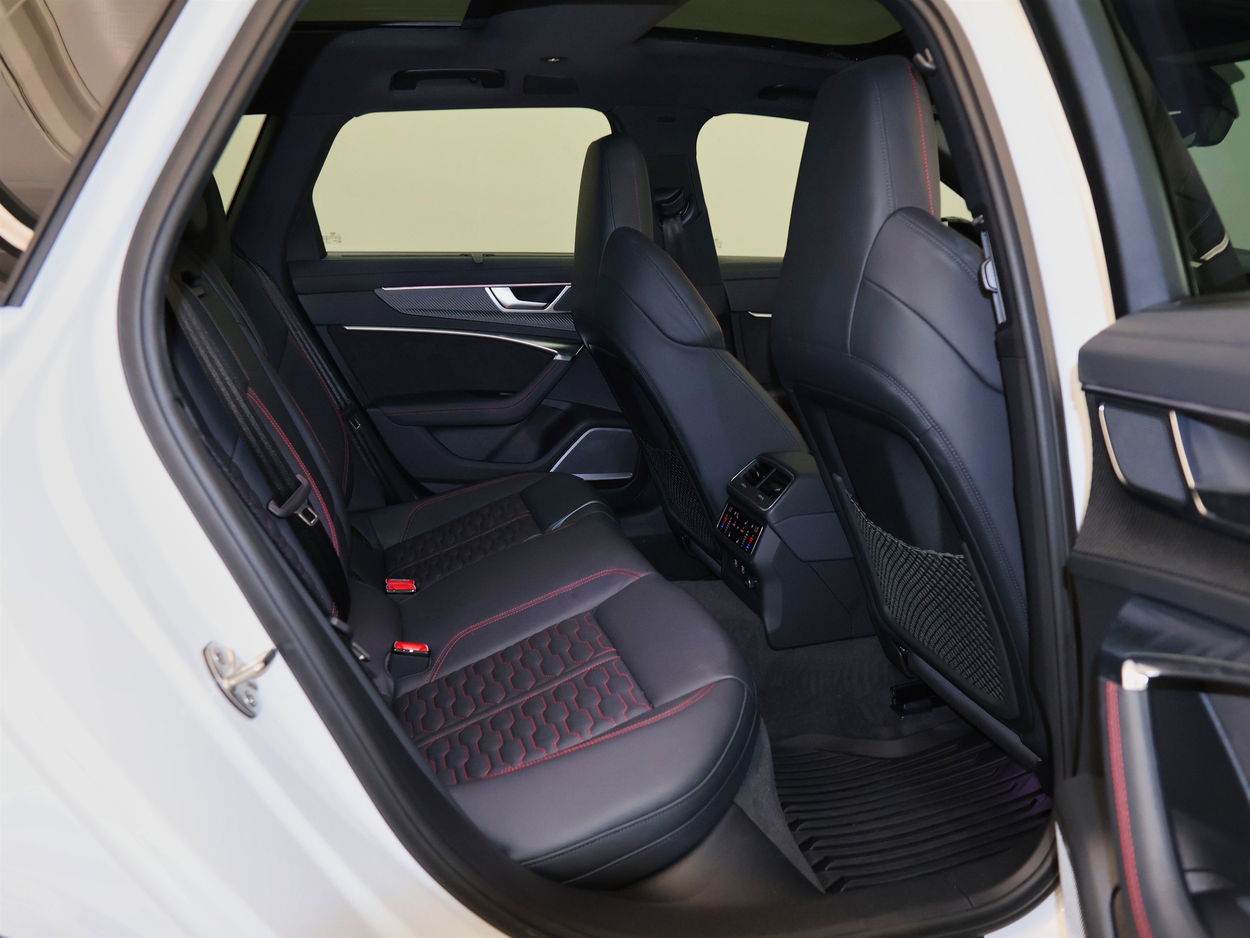 Used 2021 Audi RS 6 w/ Executive Package image 55