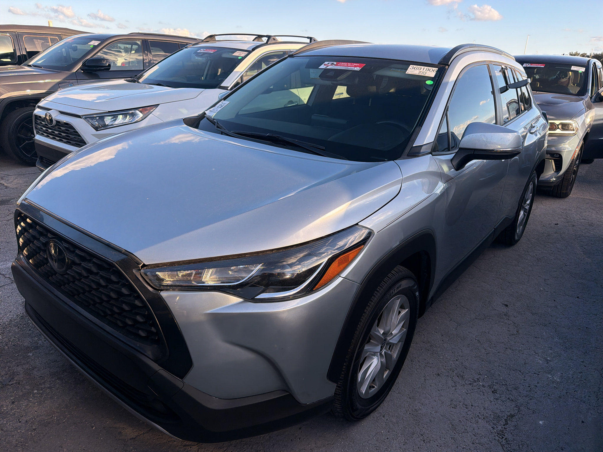 Used 2022 Toyota Corolla Cross LE AWD/4WD image 2