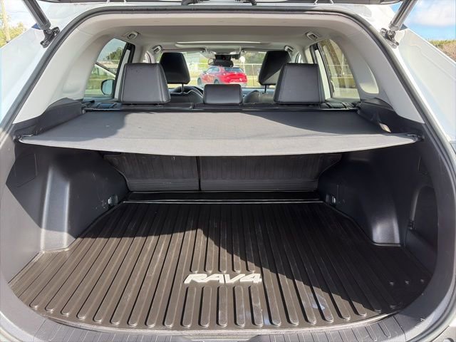 Used 2022 Toyota RAV4 XLE Premium image 23