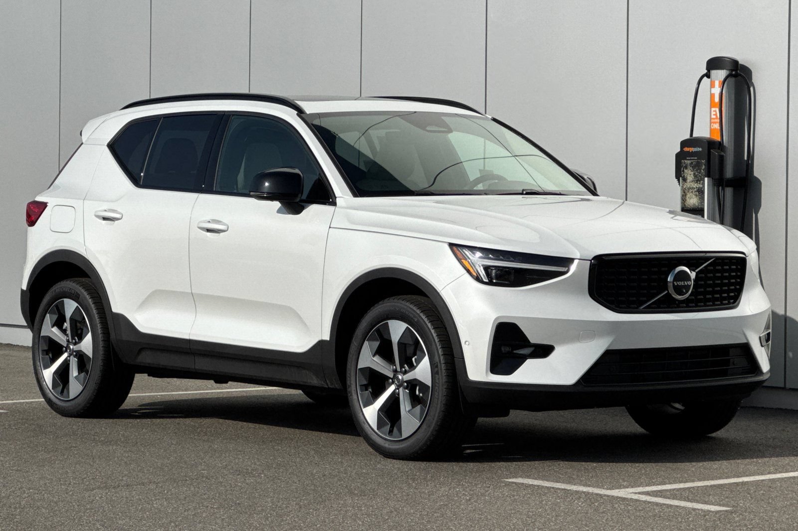 New 2026 Volvo XC40 B5 Plus w/ Protection Package Premier AWD/4WD image 7