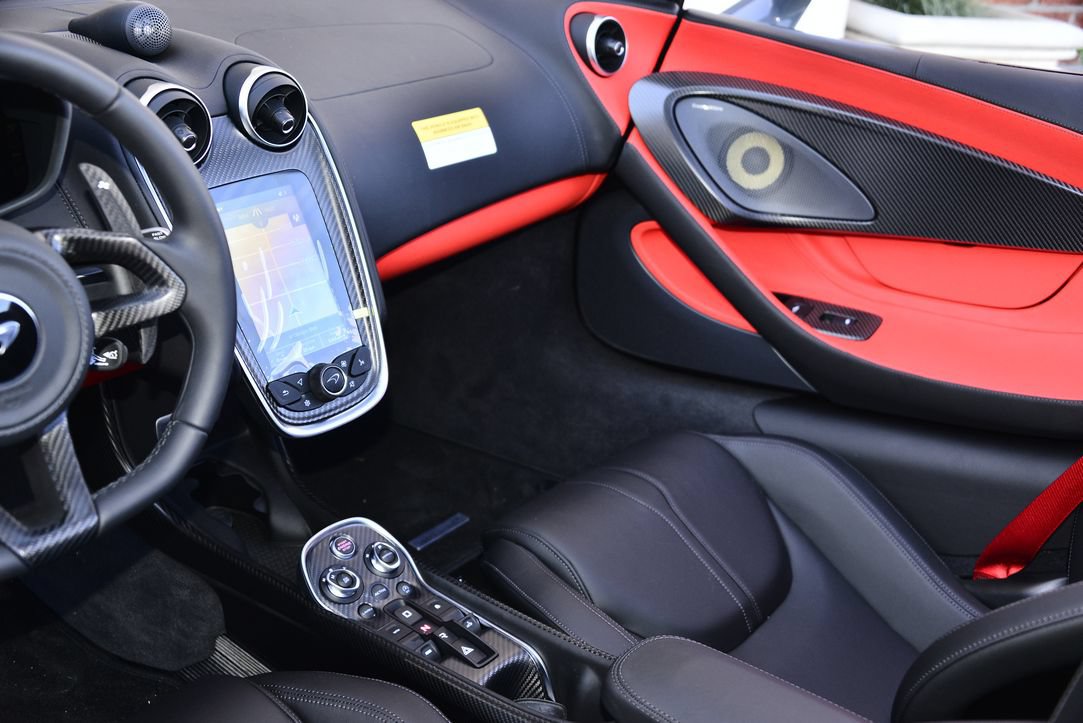 Used 2020 McLaren 600LT Spider RWD image 12
