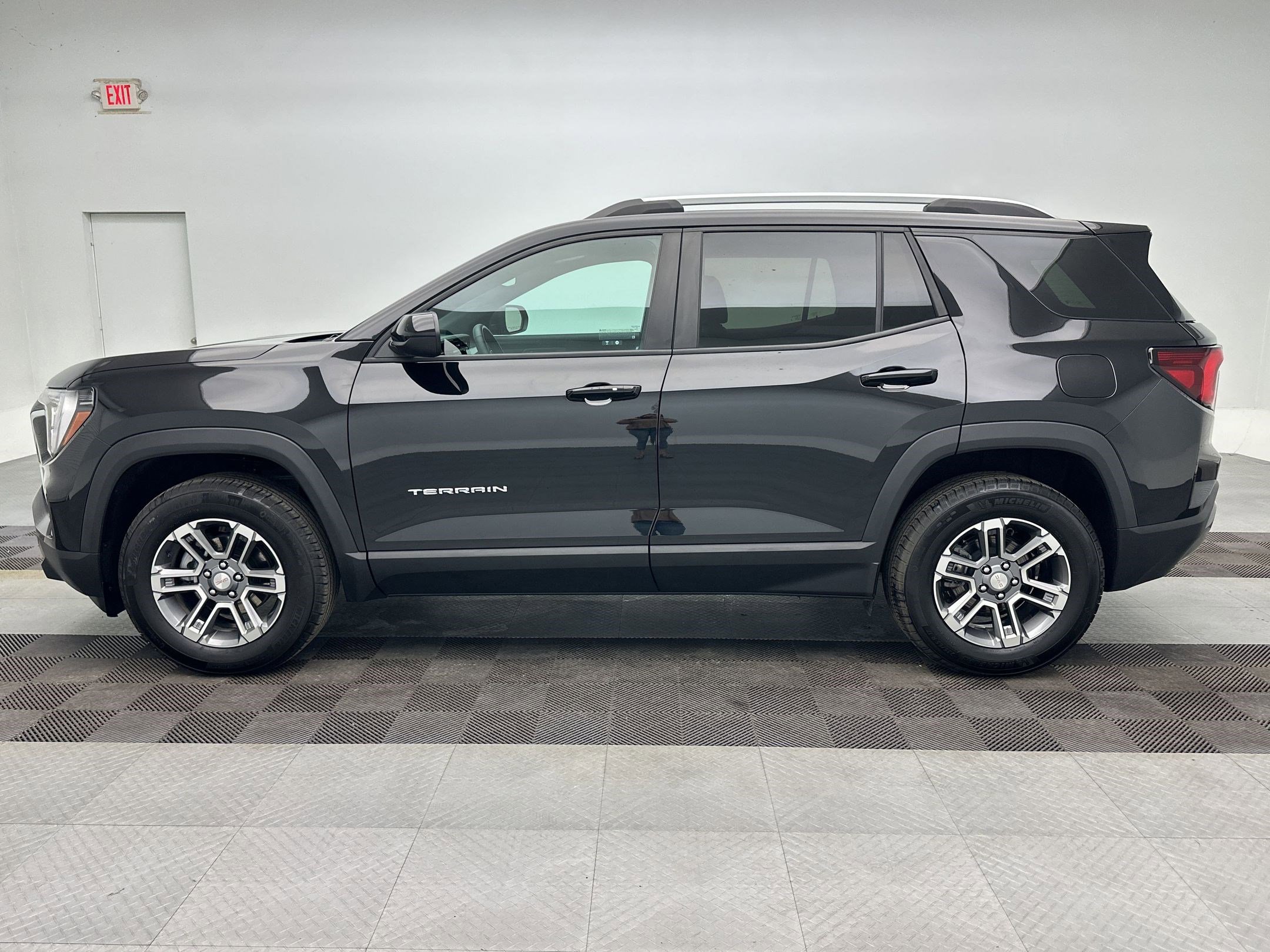 Certified 2025 GMC Terrain Elevation w/ Elevation Premium Package AWD/4WD image 2