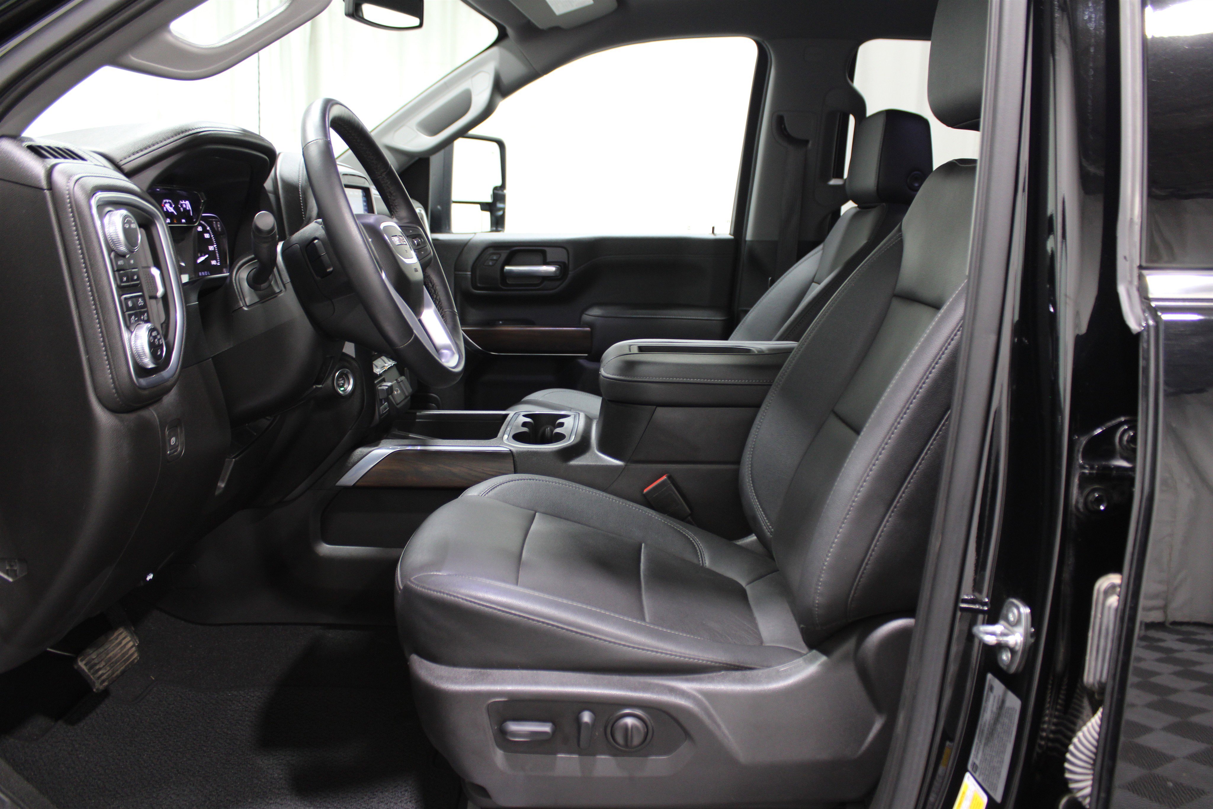 Used 2022 GMC Sierra 2500 SLT w/ SLT Premium Package image 3