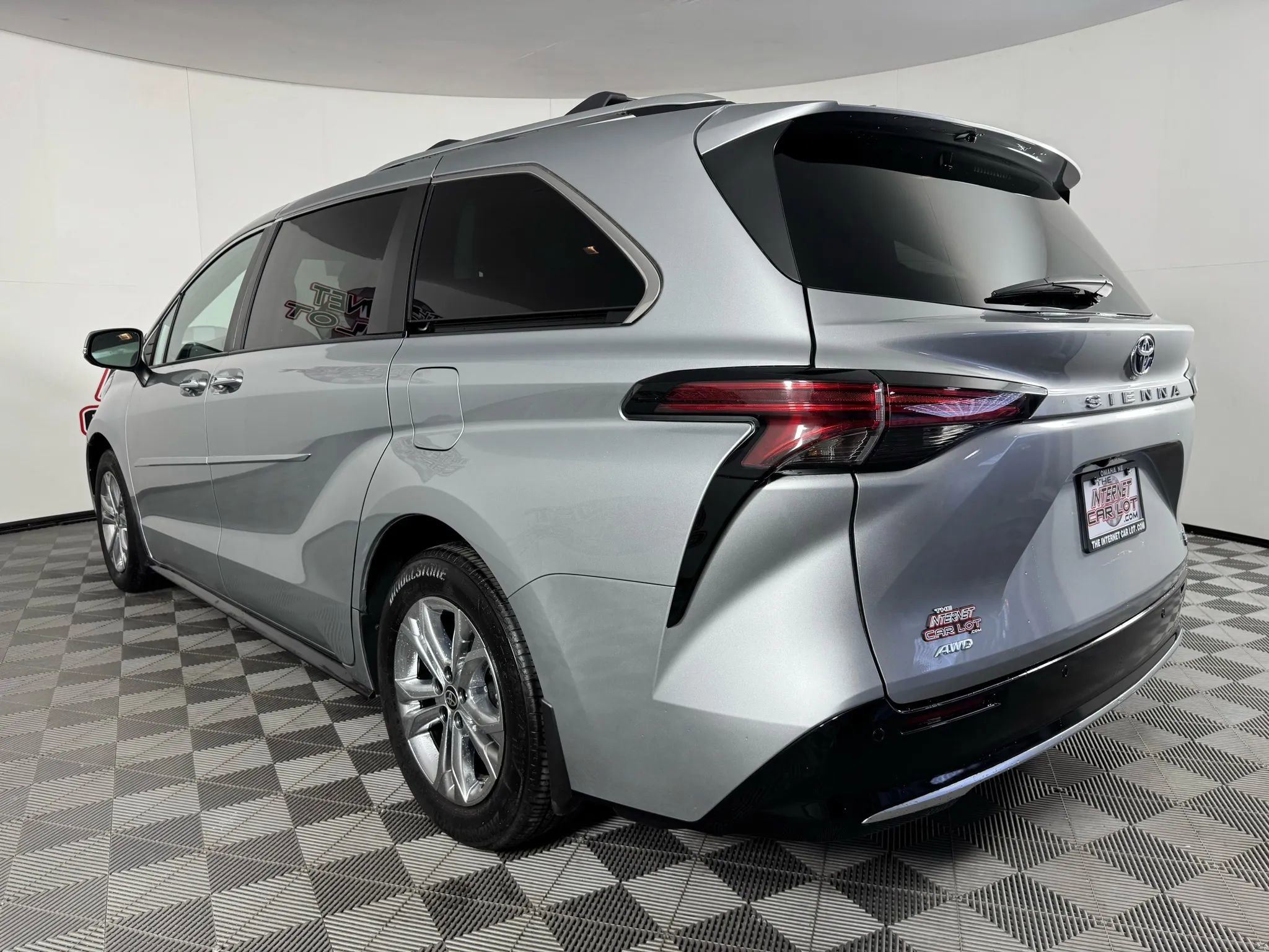 Used 2024 Toyota Sienna Platinum image 28