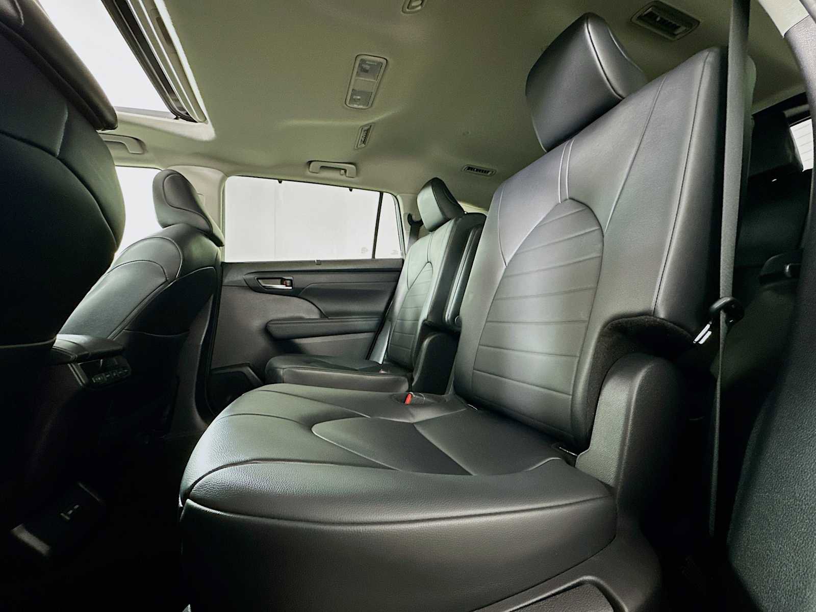 Used 2024 Toyota Highlander XLE image 22