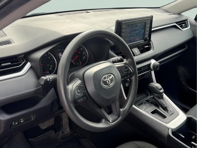 Used 2022 Toyota RAV4 LE FWD image 13