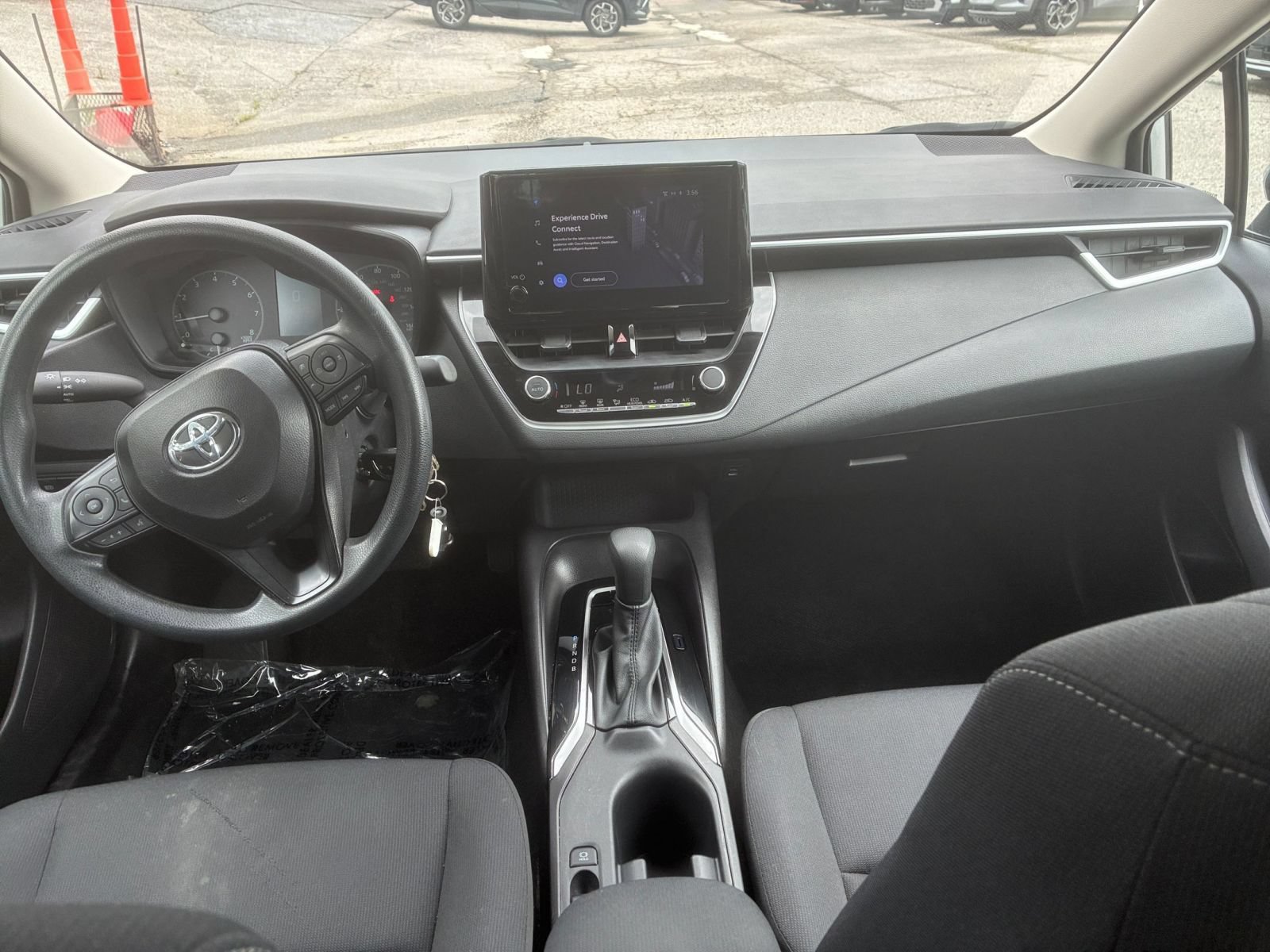 Used 2025 Toyota Corolla LE FWD image 17