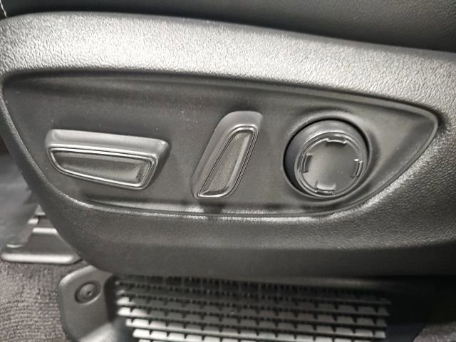 Used 2025 Toyota Sienna XSE FWD image 15