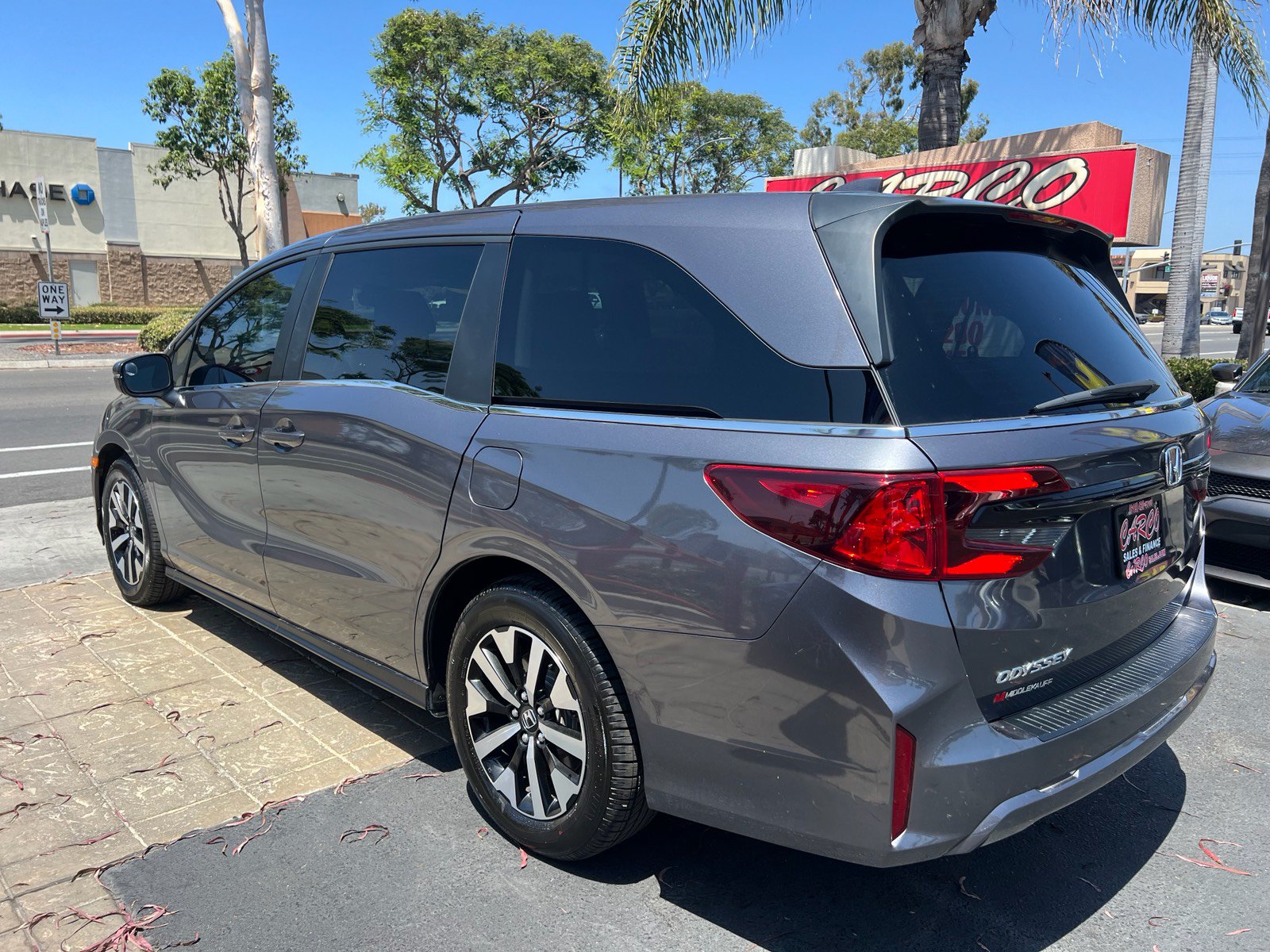 Used 2025 Honda Odyssey EX-L image 6
