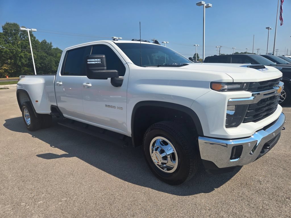 Used 2025 Chevrolet Silverado 3500 LT w/ Safety Package AWD/4WD image 2