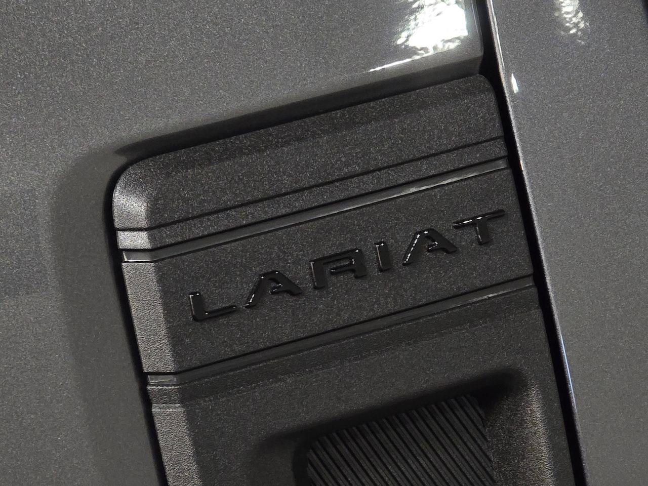 New 2025 Ford Maverick Lariat w/ Black Appearance Package AWD/4WD video 3