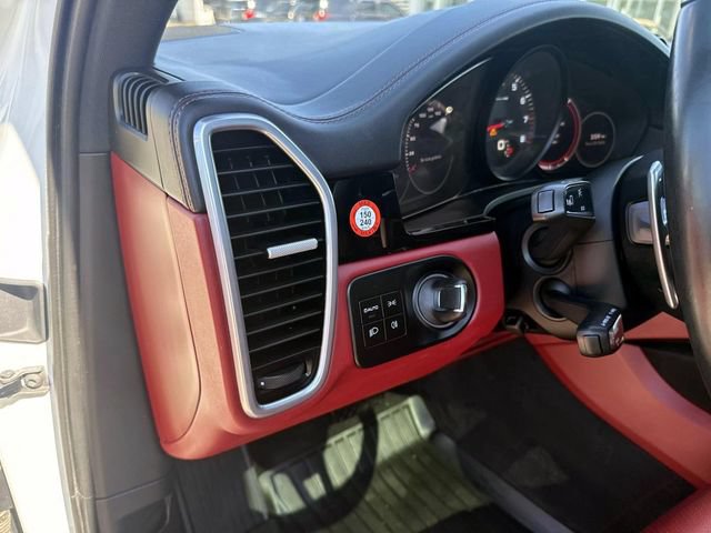 Used 2022 Porsche Cayenne AWD/4WD image 20