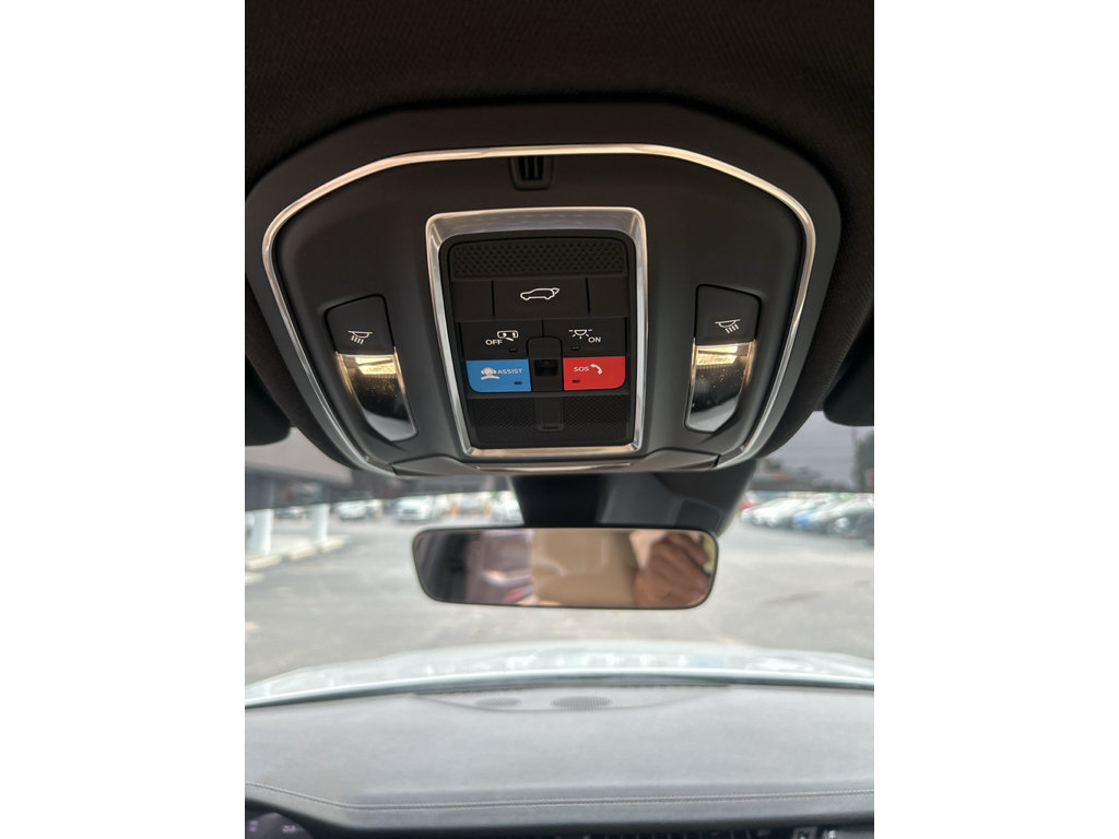 Used 2026 Jeep Grand Cherokee Limited w/ MOPAR Finishing Package RWD image 15