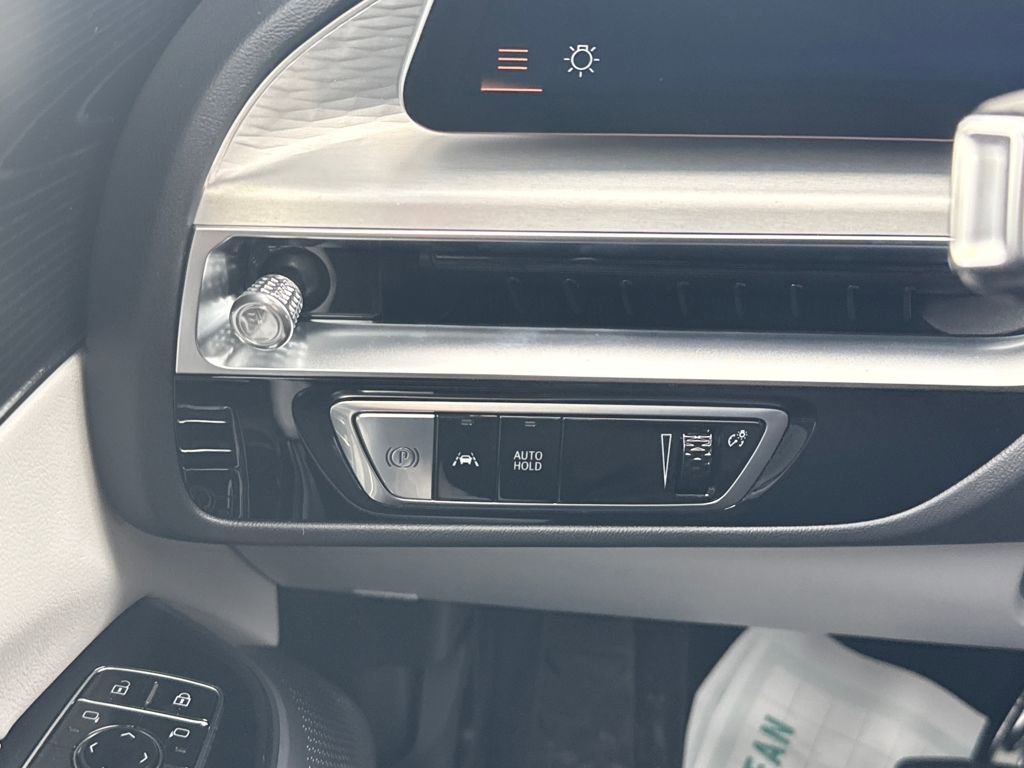 New 2026 Cadillac Lyriq Premium Luxury image 25