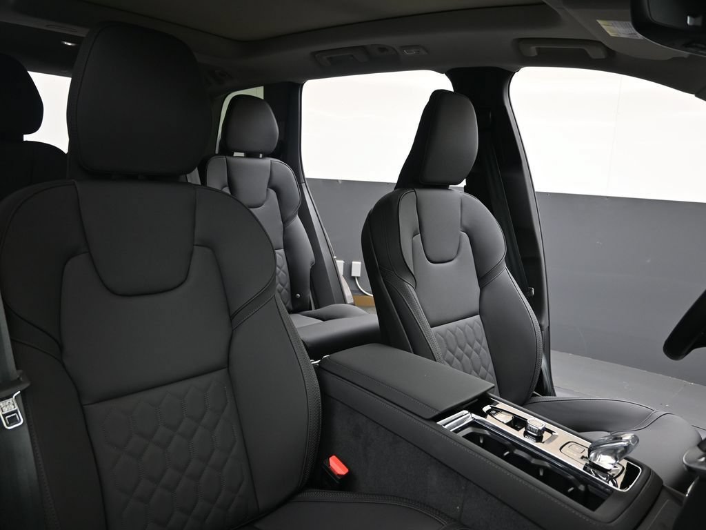 New 2026 Volvo XC90 B6 Plus w/ Protection Package Premier AWD/4WD image 13