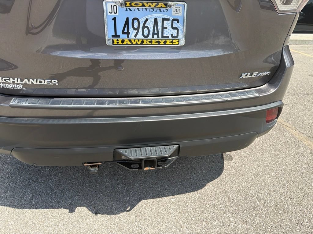 Used 2019 Toyota Highlander XLE AWD/4WD image 11