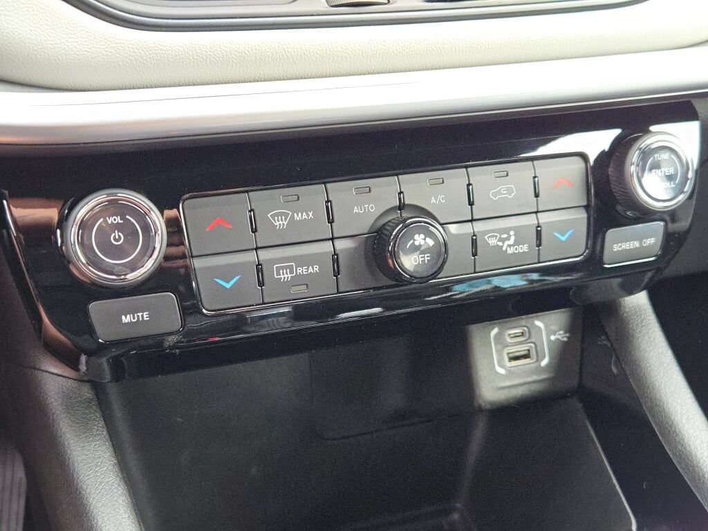 Used 2025 Jeep Compass Limited AWD/4WD image 26