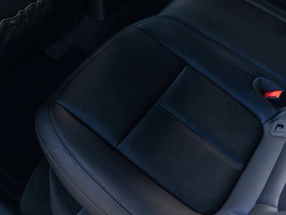 Certified 2026 Porsche Macan AWD/4WD image 27